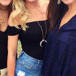 Long horn necklace gold and marble looking horn